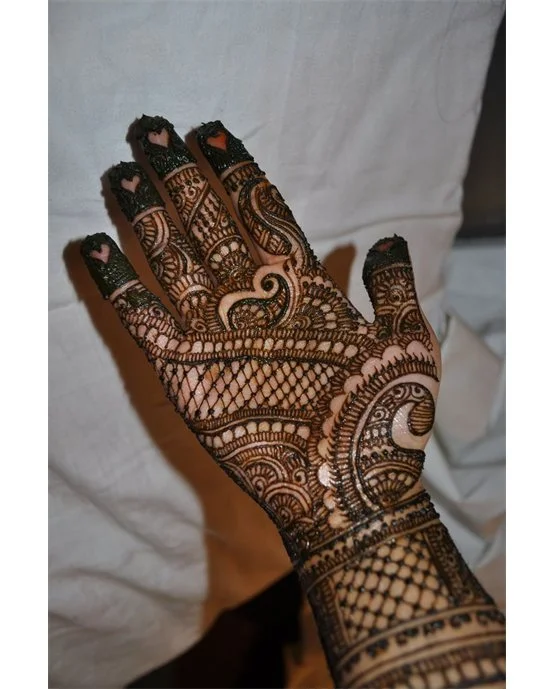 Grand Teardrop Formation Blending Into Front Hand Mehndi Design Grand Teardrop Formation Blending Into Front Hand Mehndi Design